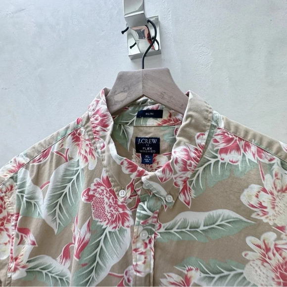 J Crew || Floral Resort Shirt Short Sleeve Button Up in Safari Tan XL - Picture 3 of 8